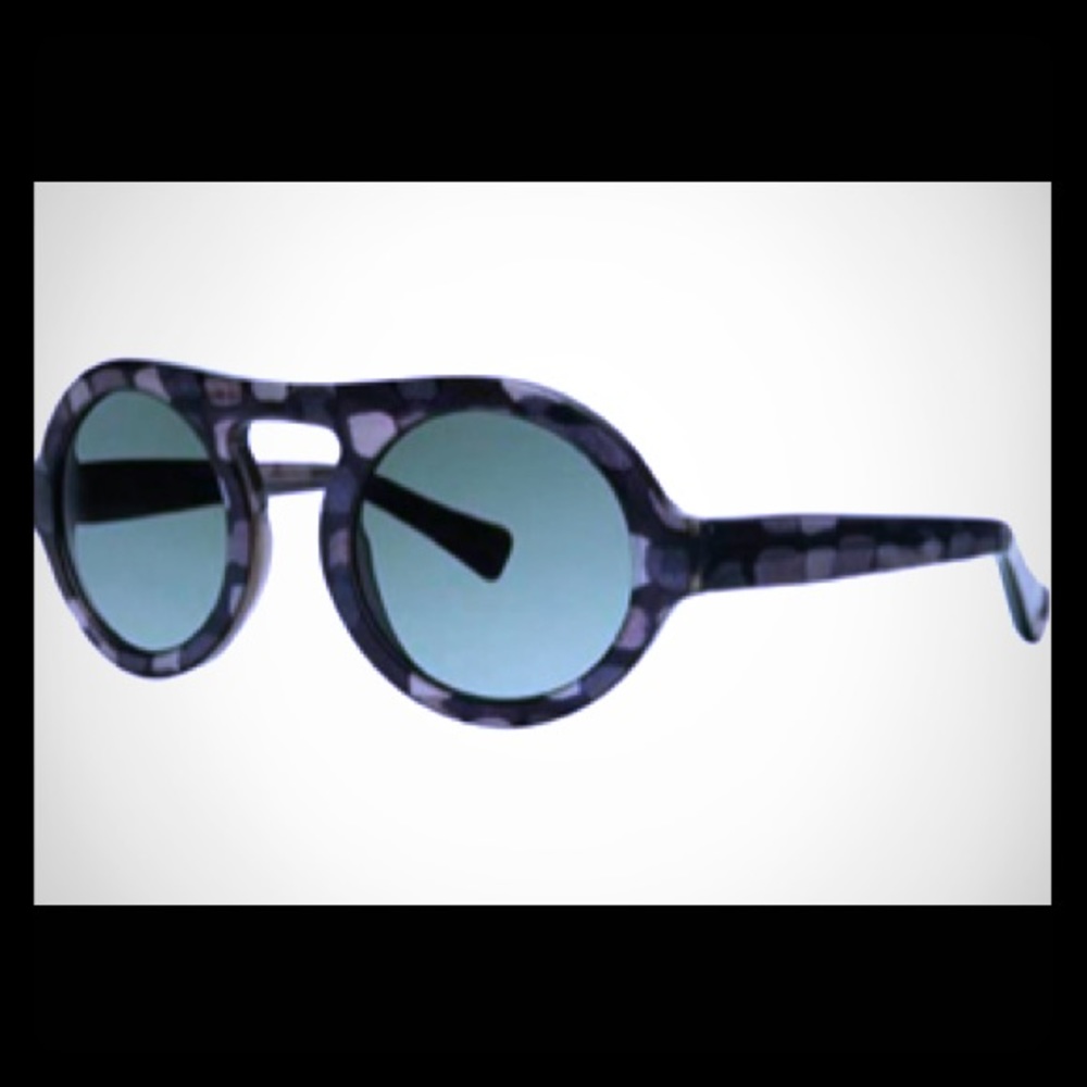 Vera Wang “Martine” Designer Sunglasses